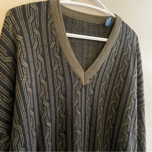 Vintage Black & Olive Green Patterned V-Neck Sweater – Size XL EUC – 30% Wool - Picture 4 of 13